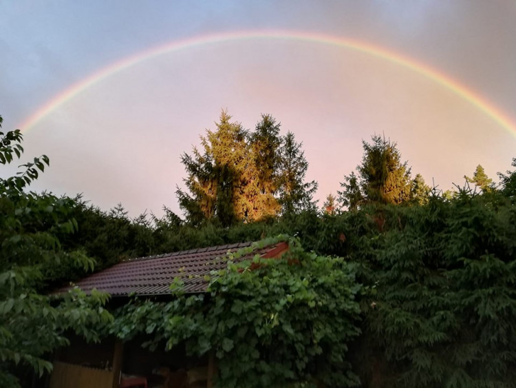 FOTO: Nebeská show nad jihem Čech. Duhu jste zachytili na mnoha místech