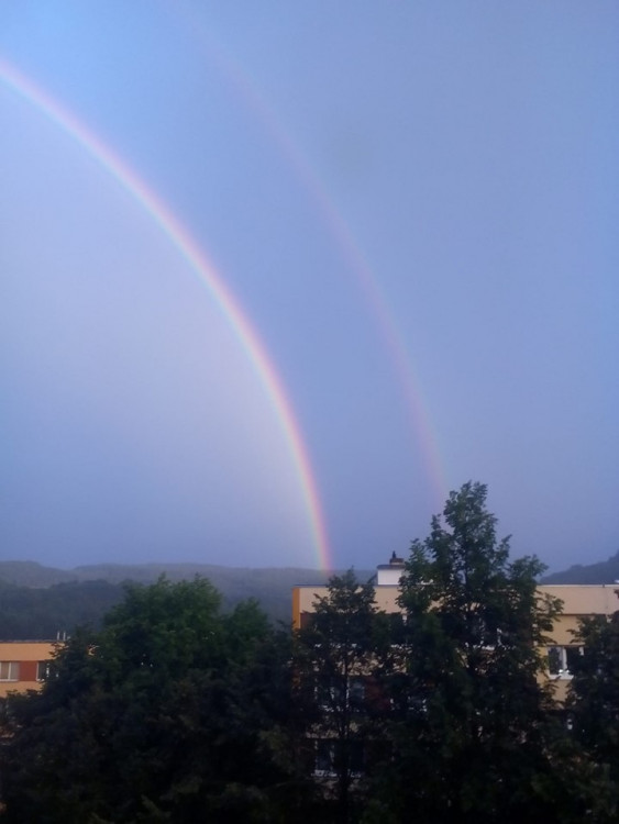 FOTO: Nebeská show nad jihem Čech. Duhu jste zachytili na mnoha místech
