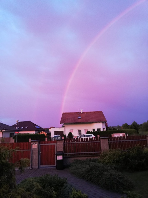 FOTO: Nebeská show nad jihem Čech. Duhu jste zachytili na mnoha místech