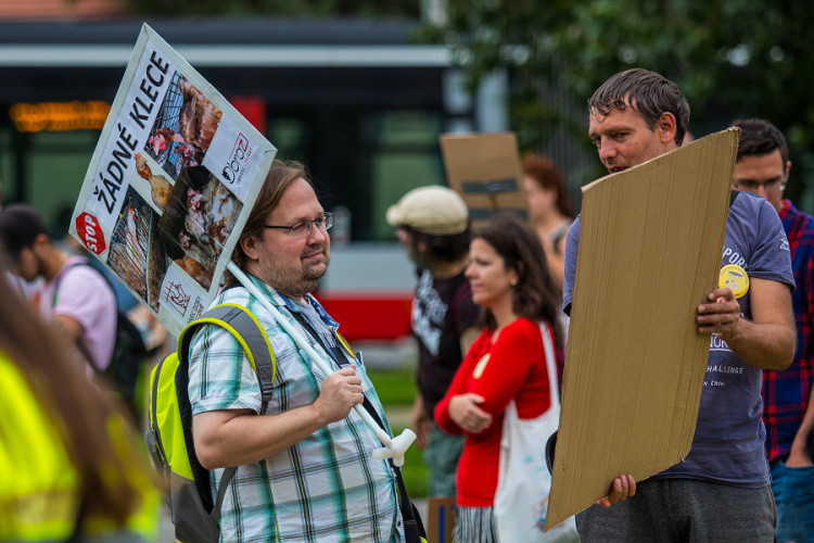 Pochodu za práva zvířat se zúčastnily stovky lidí