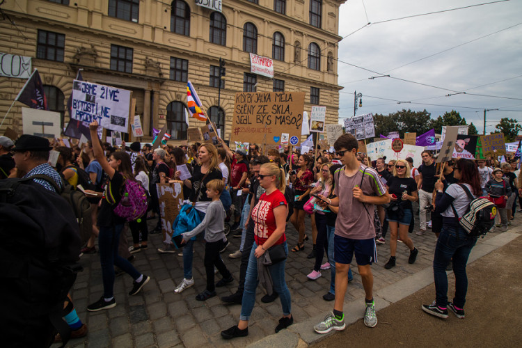 Pochodu za práva zvířat se zúčastnily stovky lidí