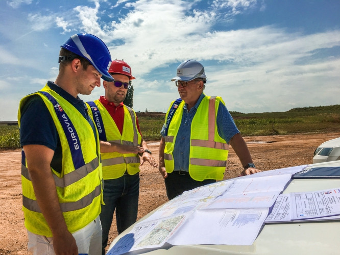 Začala stavba nejdelšího mostu na dálnici D11