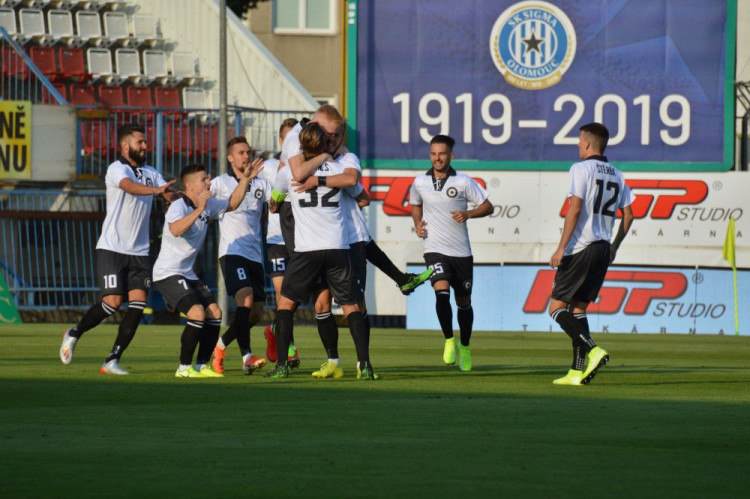 FOTOGALERIE: Olomouc porazila v retrodresech oslabené Teplice 2:0 a slaví třetí ligovou výhru