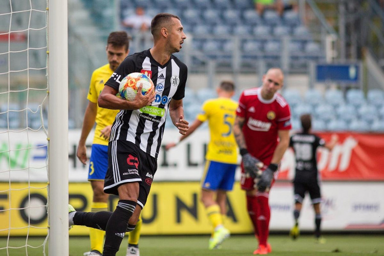 FOTO: Dynamo se dočkalo první domácí výhry