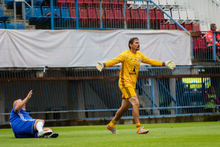 FOTOGALERIE: Zápas století vyhráli reprezentanti 9:2. Na závěr byla slavnostně pojmenována tribuna po Karlu Brücknerovi
