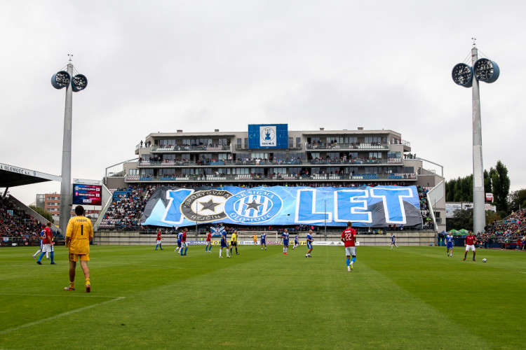 FOTOGALERIE: Zápas století vyhráli reprezentanti 9:2. Na závěr byla slavnostně pojmenována tribuna po Karlu Brücknerovi