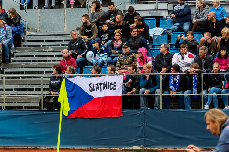 FOTOGALERIE: Zápas století vyhráli reprezentanti 9:2. Na závěr byla slavnostně pojmenována tribuna po Karlu Brücknerovi