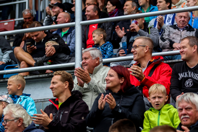 FOTOGALERIE: Zápas století vyhráli reprezentanti 9:2. Na závěr byla slavnostně pojmenována tribuna po Karlu Brücknerovi