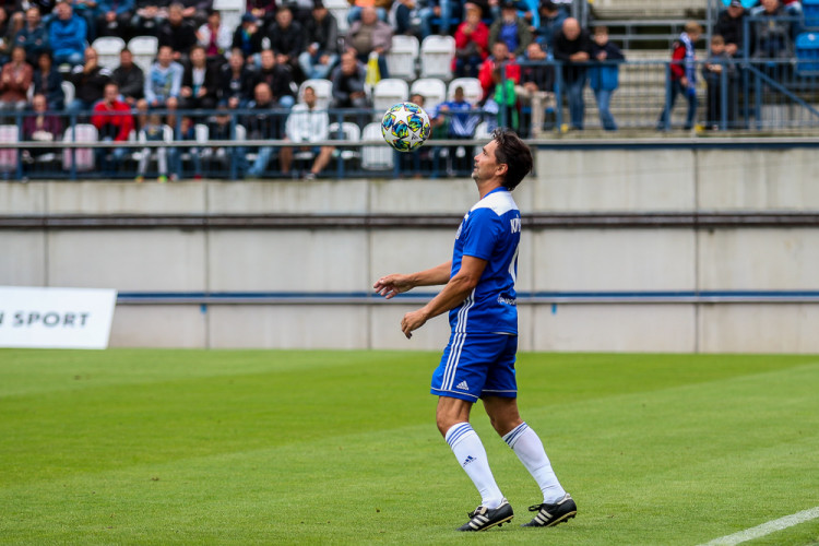 FOTOGALERIE: Zápas století vyhráli reprezentanti 9:2. Na závěr byla slavnostně pojmenována tribuna po Karlu Brücknerovi