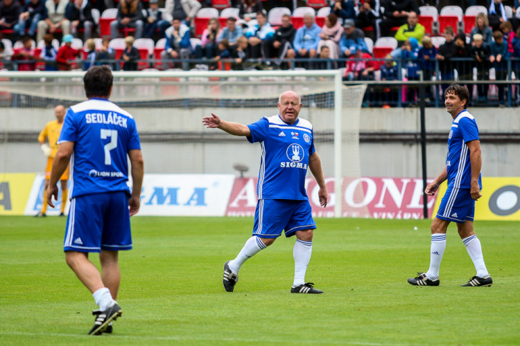 FOTOGALERIE: Zápas století vyhráli reprezentanti 9:2. Na závěr byla slavnostně pojmenována tribuna po Karlu Brücknerovi