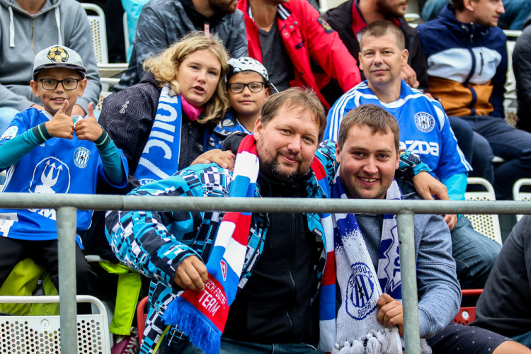 FOTOGALERIE: Zápas století vyhráli reprezentanti 9:2. Na závěr byla slavnostně pojmenována tribuna po Karlu Brücknerovi