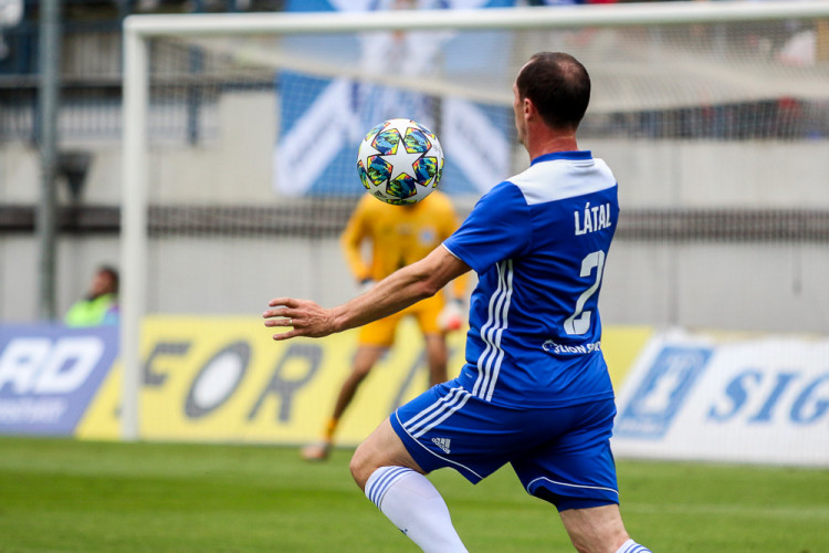 FOTOGALERIE: Zápas století vyhráli reprezentanti 9:2. Na závěr byla slavnostně pojmenována tribuna po Karlu Brücknerovi