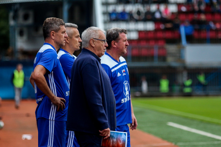 FOTOGALERIE: Zápas století vyhráli reprezentanti 9:2. Na závěr byla slavnostně pojmenována tribuna po Karlu Brücknerovi