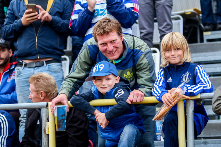 FOTOGALERIE: Zápas století vyhráli reprezentanti 9:2. Na závěr byla slavnostně pojmenována tribuna po Karlu Brücknerovi