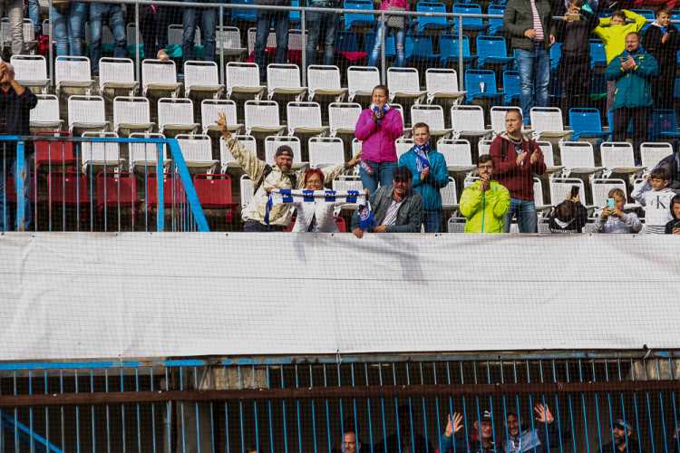 FOTOGALERIE: Zápas století vyhráli reprezentanti 9:2. Na závěr byla slavnostně pojmenována tribuna po Karlu Brücknerovi
