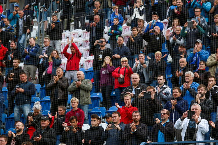 FOTOGALERIE: Zápas století vyhráli reprezentanti 9:2. Na závěr byla slavnostně pojmenována tribuna po Karlu Brücknerovi