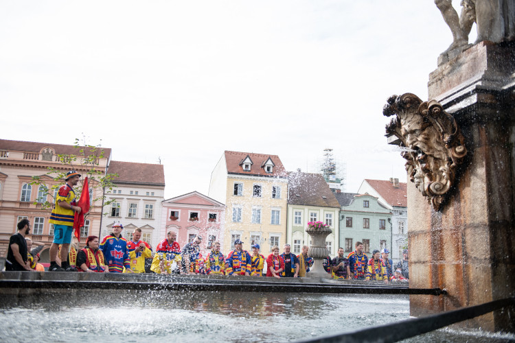 Pochod fanoušků Motoru před první zápasem Chance ligy