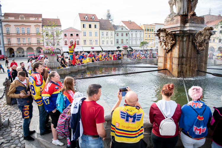 Pochod fanoušků Motoru před první zápasem Chance ligy