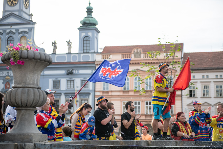 Pochod fanoušků Motoru před první zápasem Chance ligy