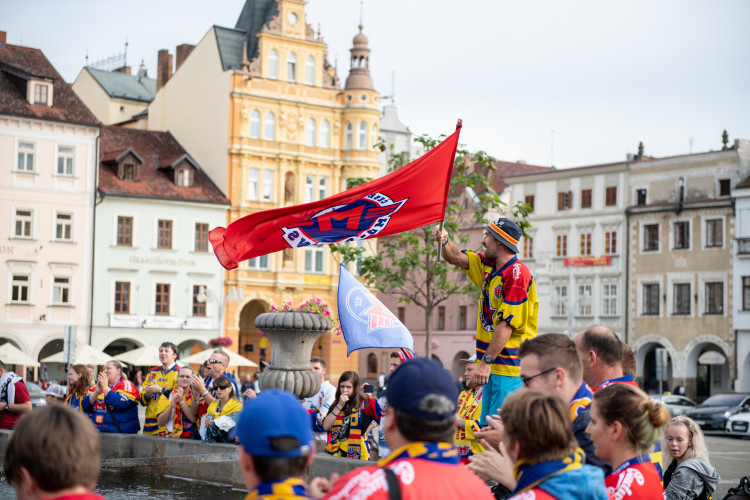 Pochod fanoušků Motoru před první zápasem Chance ligy