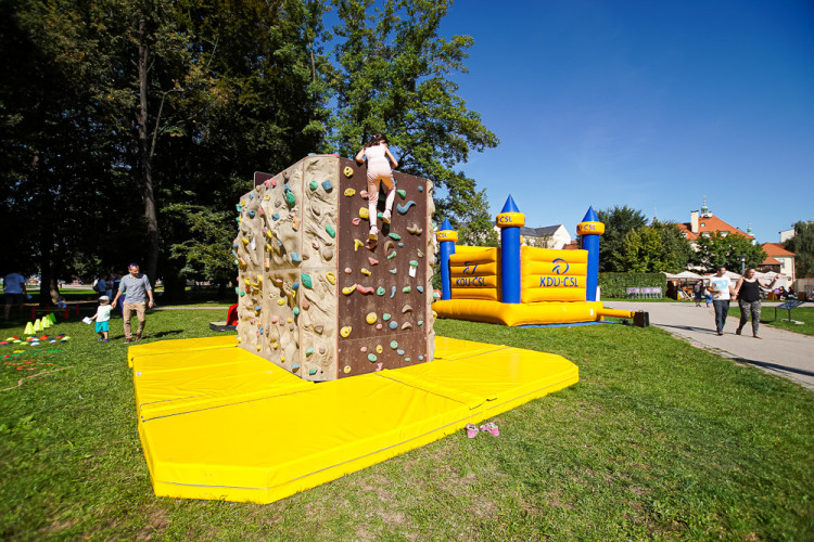 FOTO: Sportovní odpoledne pro (pra)rodiče s dětmi
