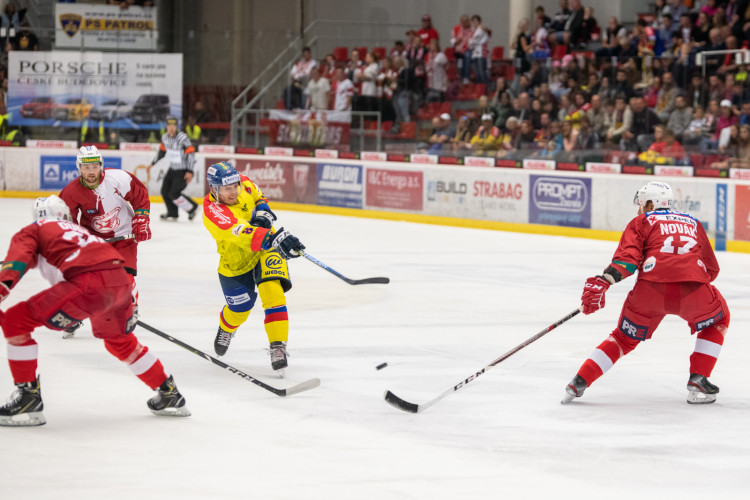 Motor porazil Slavii a doma stále neztratil ani bod