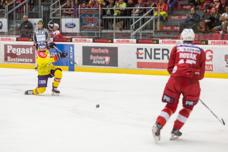 Motor porazil Slavii a doma stále neztratil ani bod