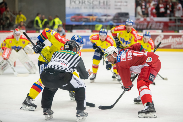 Motor porazil Slavii a doma stále neztratil ani bod