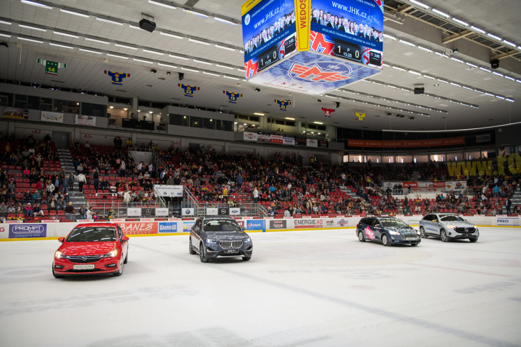 Motor porazil Slavii a doma stále neztratil ani bod