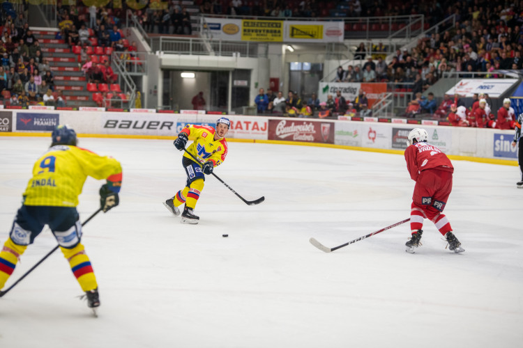 Motor porazil Slavii a doma stále neztratil ani bod