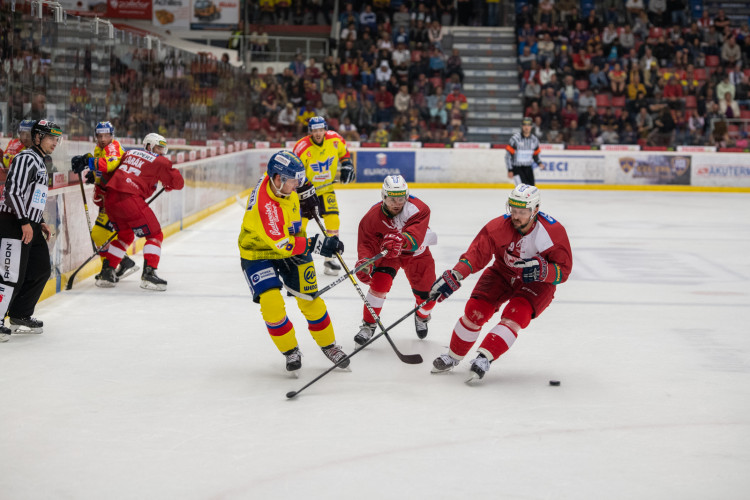 Motor porazil Slavii a doma stále neztratil ani bod