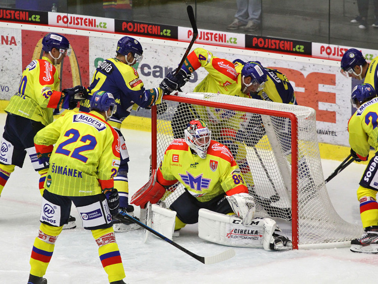 Souboj o kotouč za Kloučkovou brankou