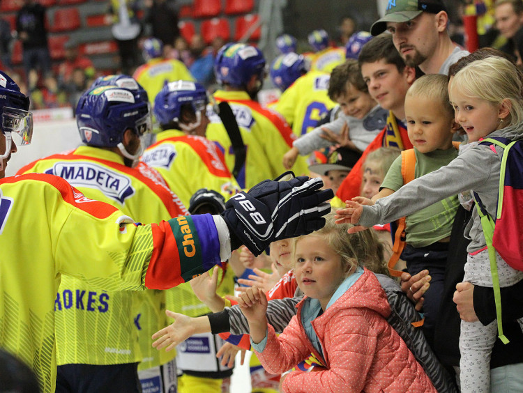 Děkovačka s malými fanoušky