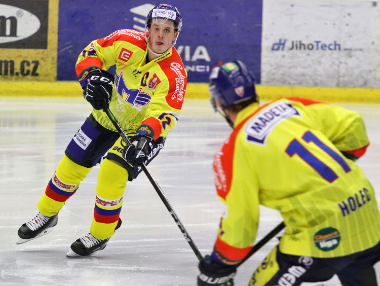 Kapitán českobudějovických hokejistů Pavel Pýcha hrál s monoklem na levém oku