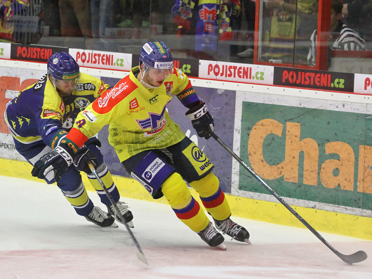 Václav Karabáček stíhaný Romanem Pšurným