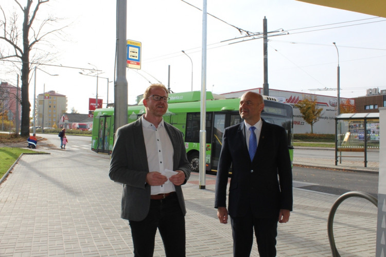 Jihlava má nový dopravní terminál Na Dolech