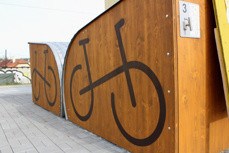 Jihlava má nový dopravní terminál Na Dolech