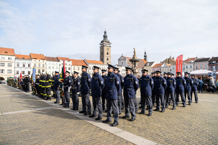 FOTO: Vojenská přehlídka v Českých Budějovicích