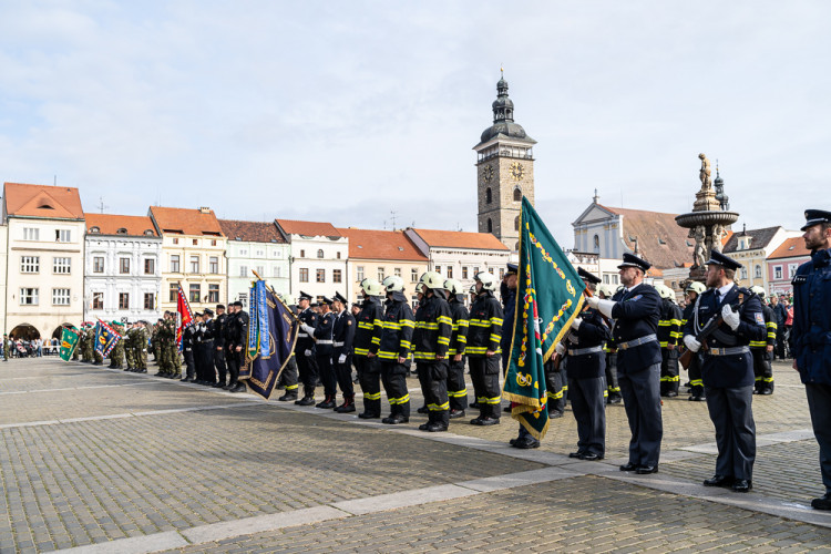 FOTO: Vojenská přehlídka v Českých Budějovicích