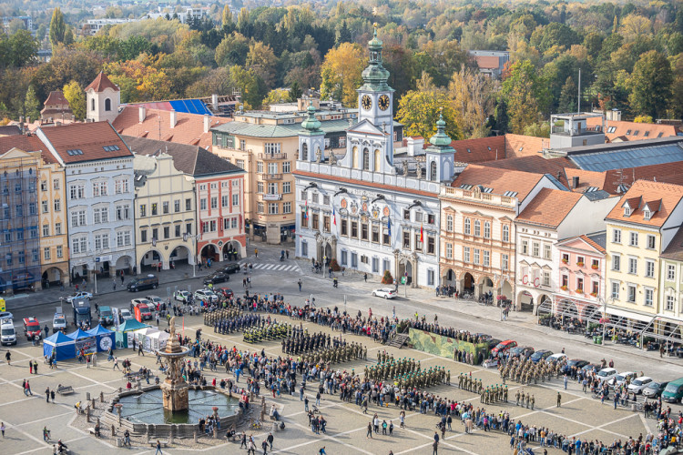FOTO: Vojenská přehlídka v Českých Budějovicích