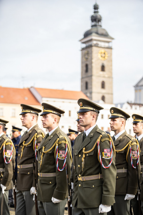 FOTO: Vojenská přehlídka v Českých Budějovicích