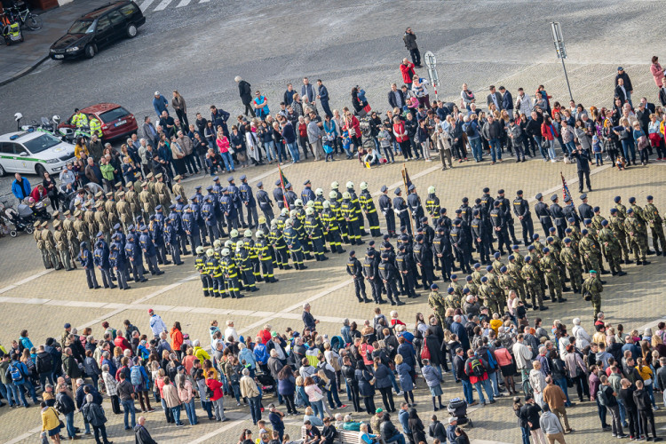 FOTO: Vojenská přehlídka v Českých Budějovicích