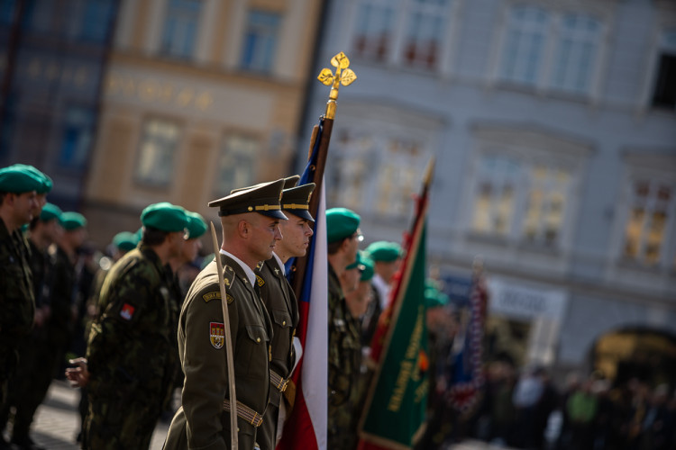 FOTO: Vojenská přehlídka v Českých Budějovicích