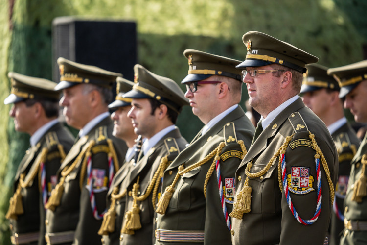 FOTO: Vojenská přehlídka v Českých Budějovicích