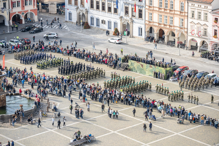FOTO: Vojenská přehlídka v Českých Budějovicích