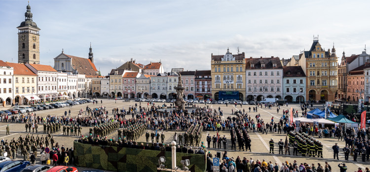 FOTO: Vojenská přehlídka v Českých Budějovicích