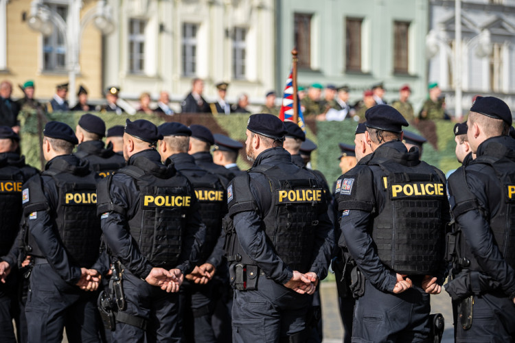 FOTO: Vojenská přehlídka v Českých Budějovicích