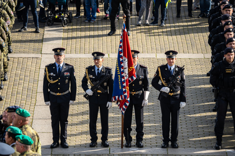 FOTO: Vojenská přehlídka v Českých Budějovicích