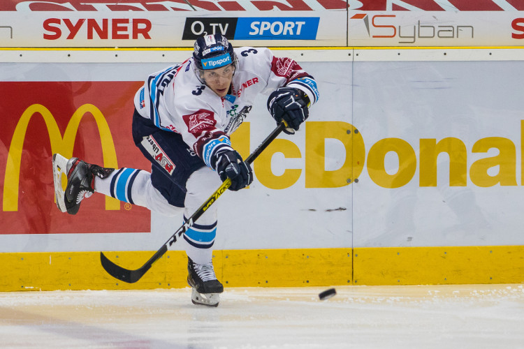 Tygři porazili Vítkovice v hallooweenském utkání 3:2