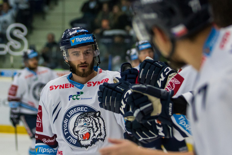 Tygři porazili Vítkovice v hallooweenském utkání 3:2